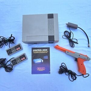 Nintendo Console NES-004 Hand Controllers RF Switch AC ADAPTER Zapper Gun "READ"